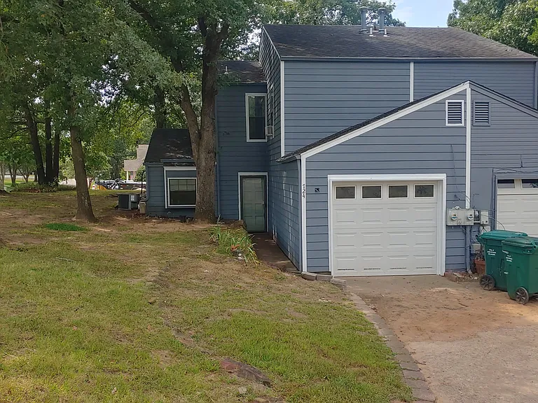 724 E Old North Rd N — Photo 1