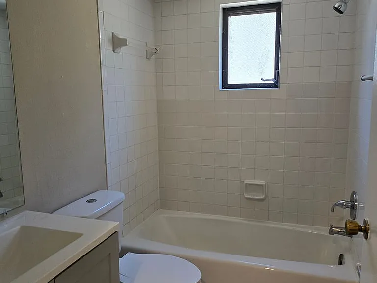 827 Mecca Dr #B — Photo 3