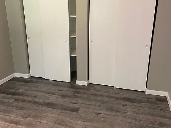 3rd image of 904 Georgian Dr APT J