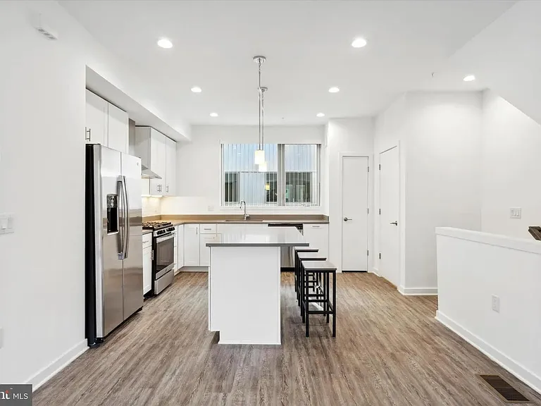 3127 Beachview Ln — Photo 6