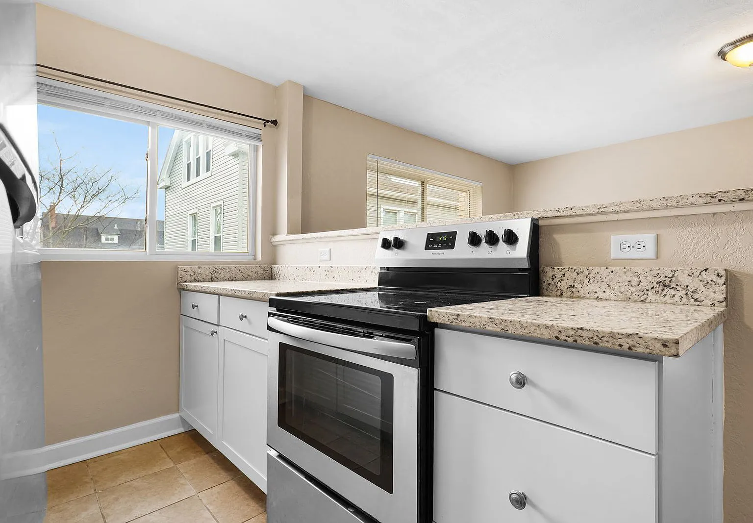 1 bed, 1.0 bath, $850 — Photo 4