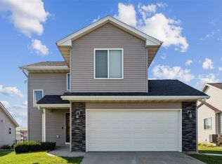 183 Woodstone Ln SW, Cedar Rapids, IA 52404