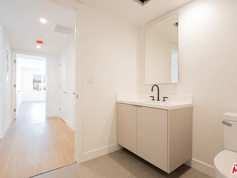1130 N Orange Dr #301 — Photo 16