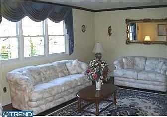 5th image of 9 Valerie Dr