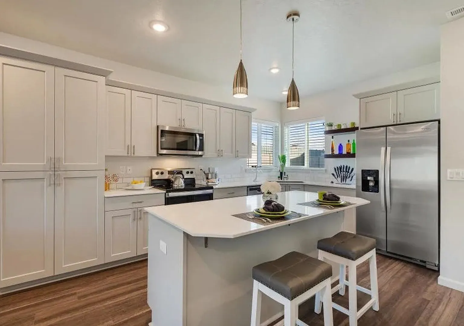 Beautiful 3-Bedroom Condo in Gated Black Bay Village Post Falls — Photo 3