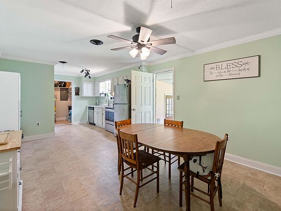 3rd image of 113 Lakeshore Dr