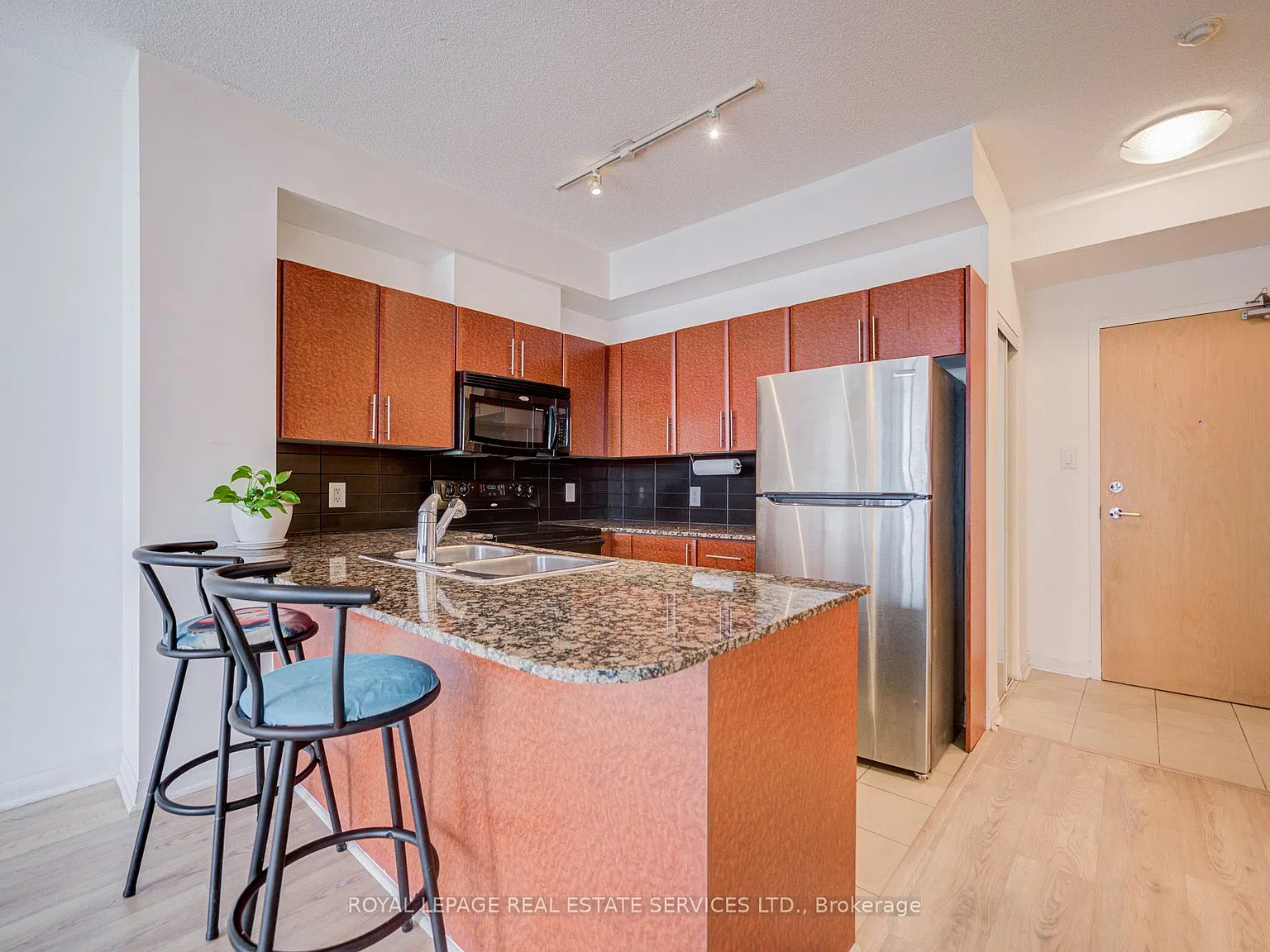 2 bed, $2,350 — Photo 4