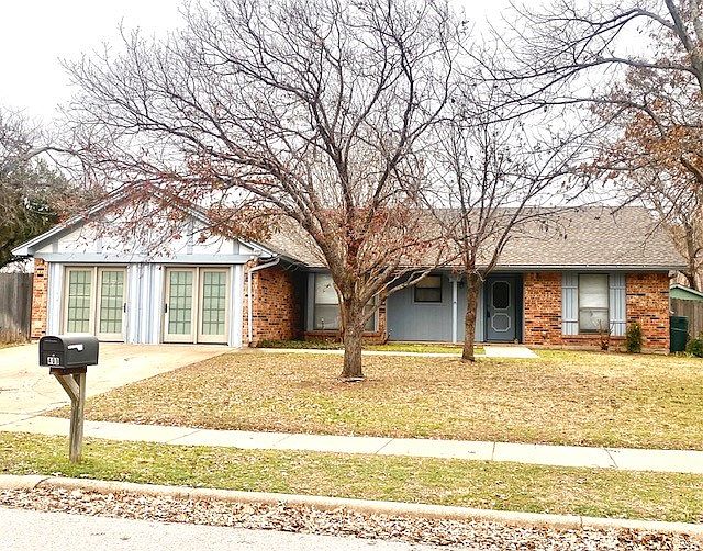 1st image of 409 Roberts Dr