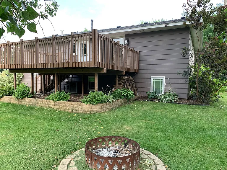 570 Roberts St SW — Photo 3