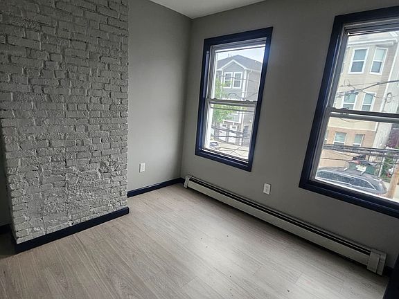 3rd image of 193 Ridge St #4