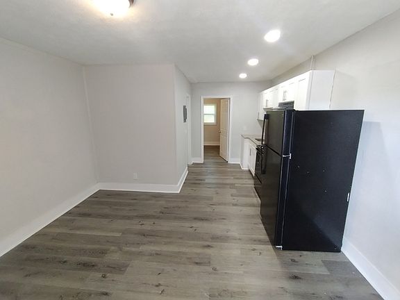3rd image of 2150 Inwood Ter APT 12