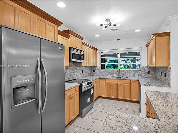 3rd image of 9300 SW 71st Ave Floor 0