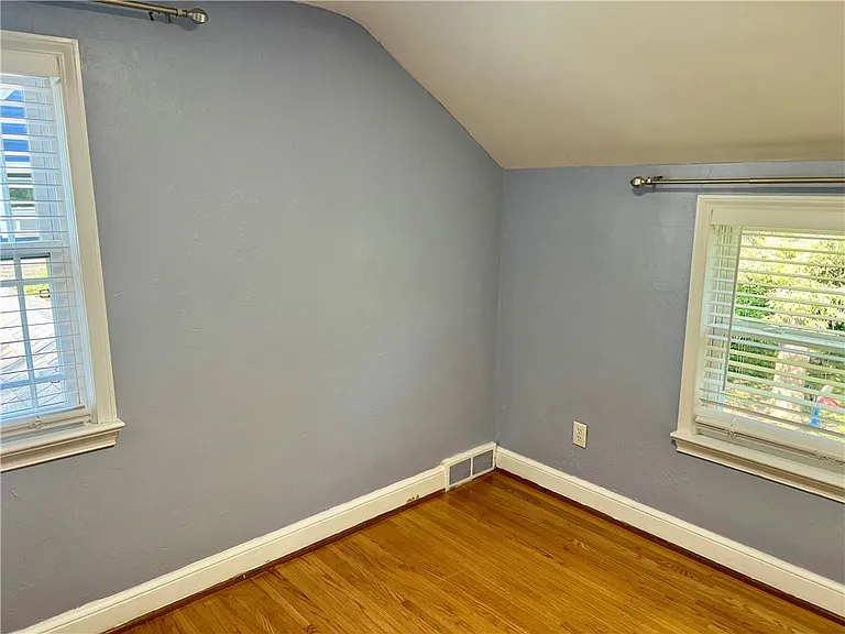 1161 Winton Rd S — Photo 21