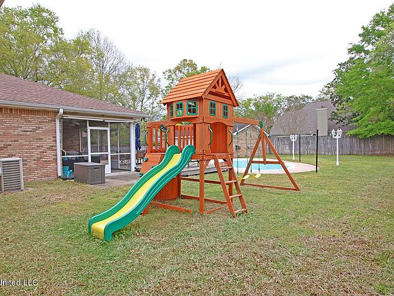 5th image of 424 Saylor Dr