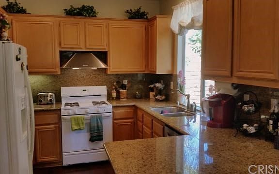 4th image of 28332 Medlar Dr