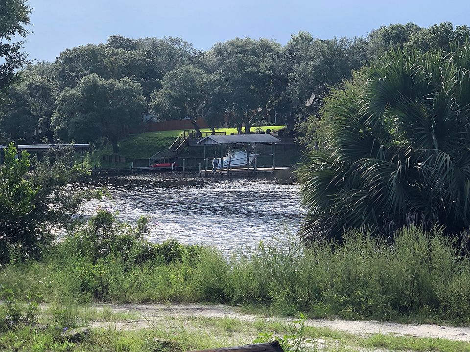 St Andrews bay one block - walkable