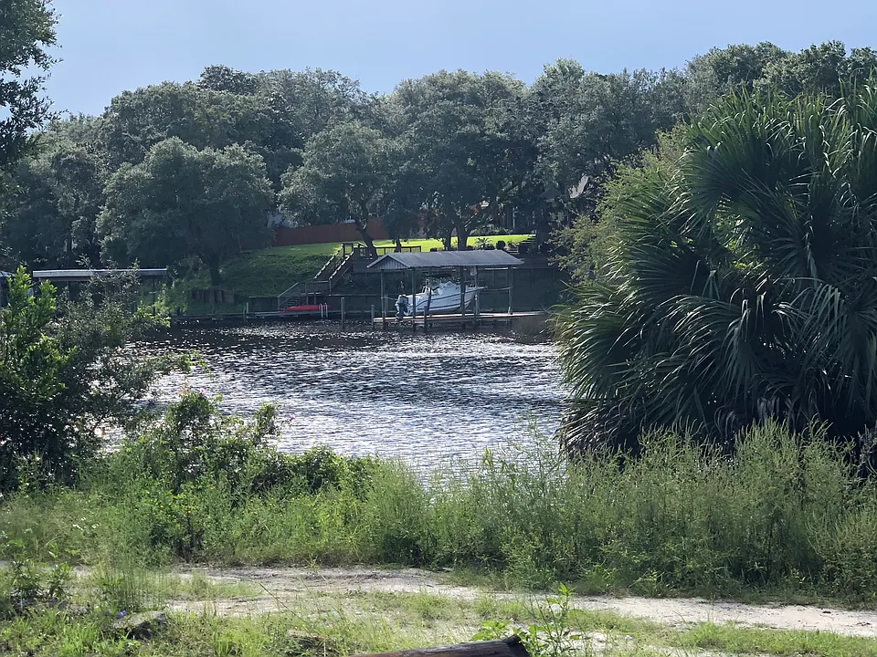 St Andrews bay one block - walkable