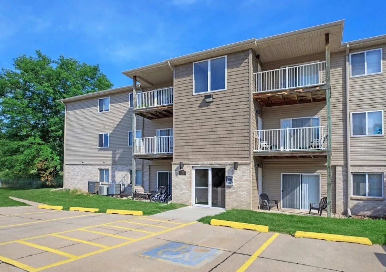 Quail Run Apartments 750 — Photo 2
