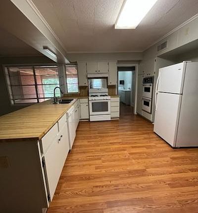 4th image of 106 N 12th St