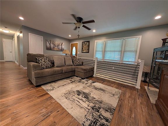 3rd image of 2205 Quail St