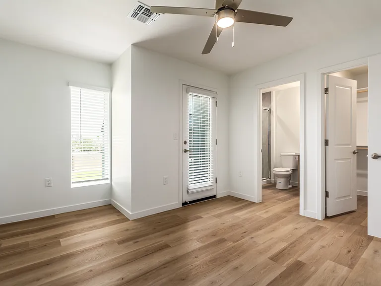 1818 W Earll Dr — Photo 29