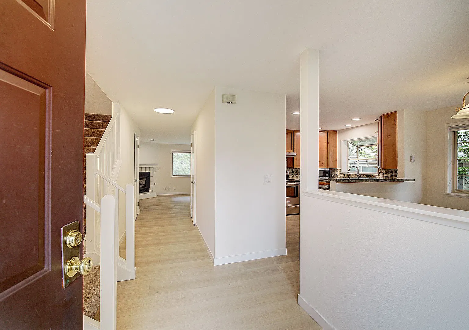 2bd/2.5ba Kirkland Townhome — Photo 3