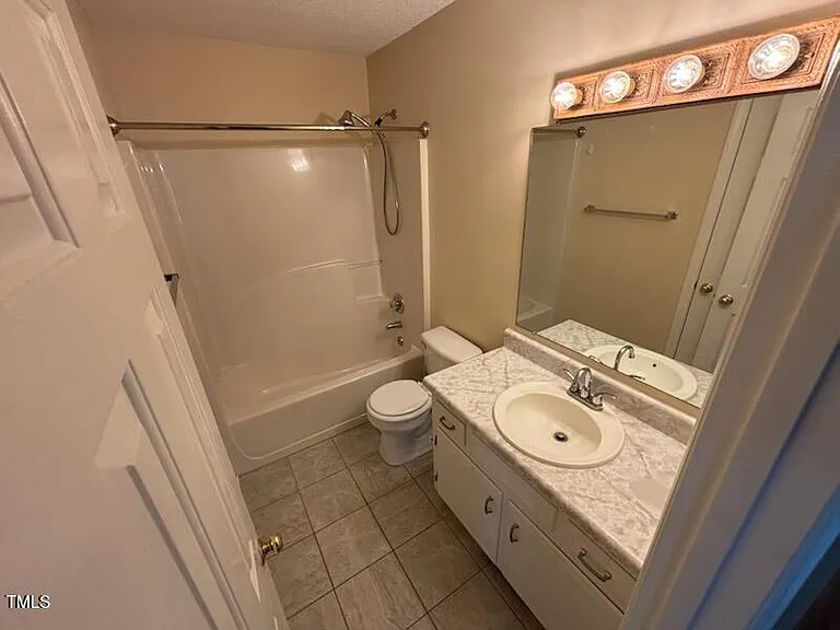 2325 Stephanie Ln — Photo 15