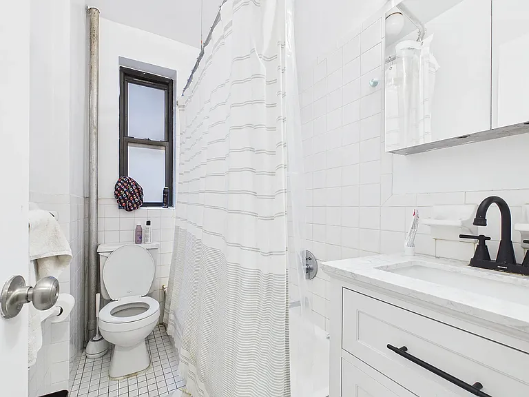 309 W 19th St #31 — Photo 6