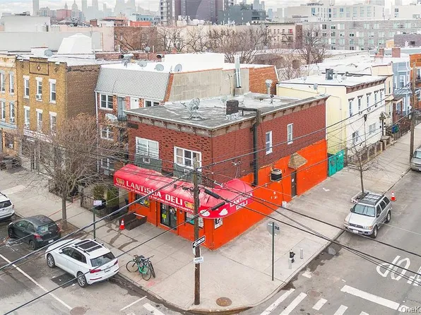 30-74 14th St, Astoria, NY 11102