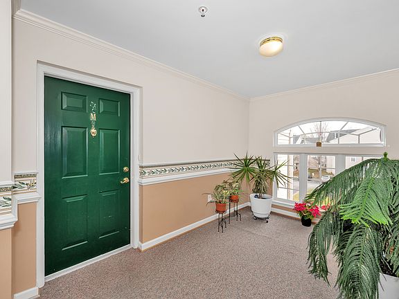 5th image of 500 Bradley Ct Unit 1-M