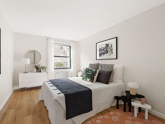 4th image of 141 Barrow St APT 1B