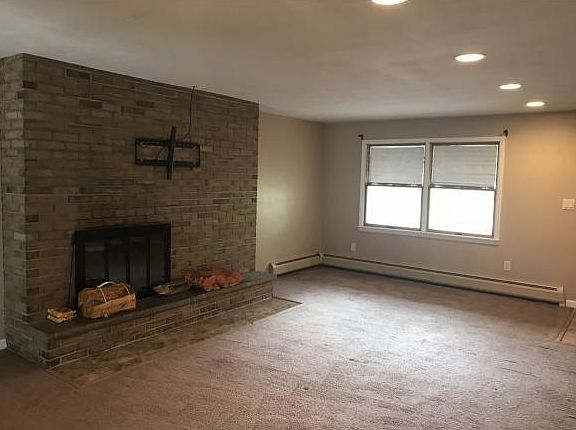 3rd image of 616 Hill Ave
