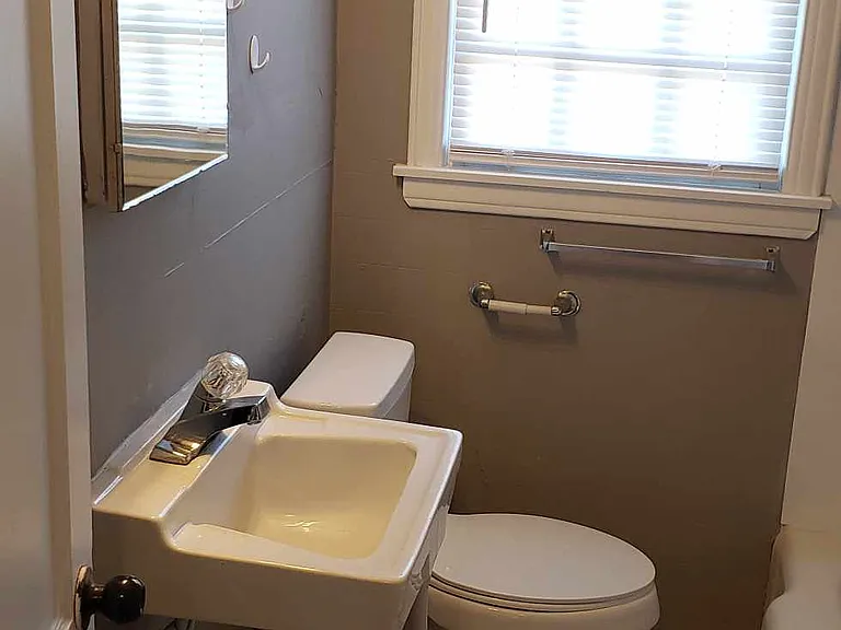 834 N Glendale Ave — Photo 11