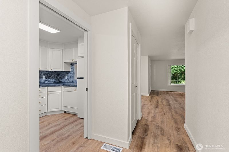 5th image of 123 Robert Frost Drive