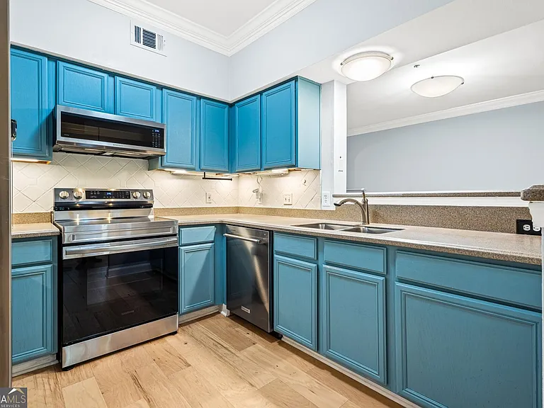 3777 Peachtree Rd #1402 — Photo 9