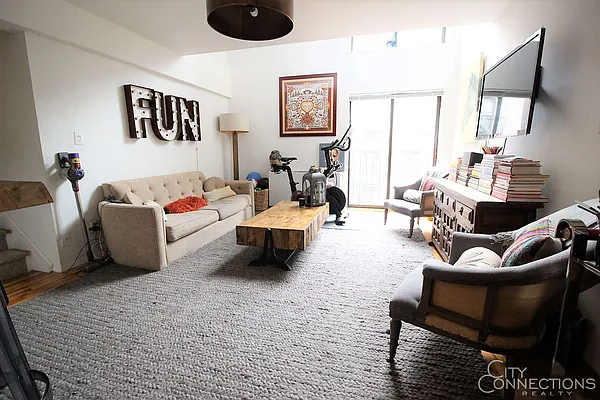 Rented by City Connections Realty | media 15