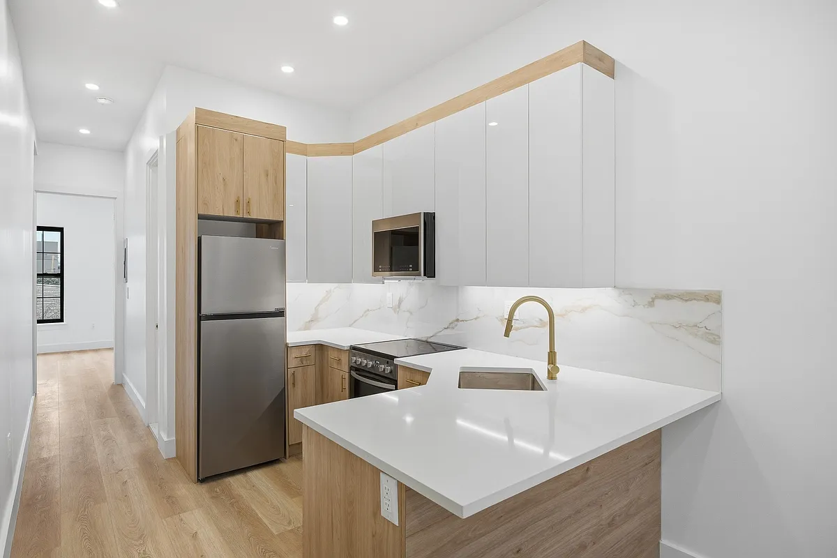 Building Photo - 336 Manhattan Ave #1L