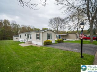 13 Clifton Manor Dr, Gouldsboro, PA 18424
