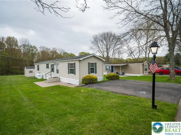 13 Clifton Manor Dr, Gouldsboro, PA 18424