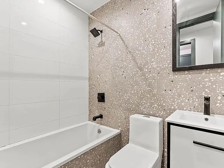1115 Jefferson Ave #2 — Photo 9