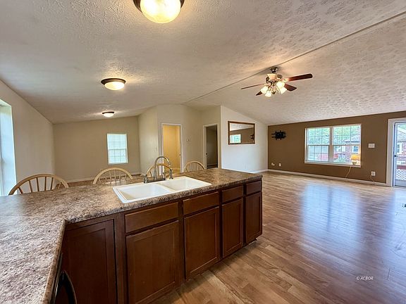 5th image of 3 Pine Grove Dr