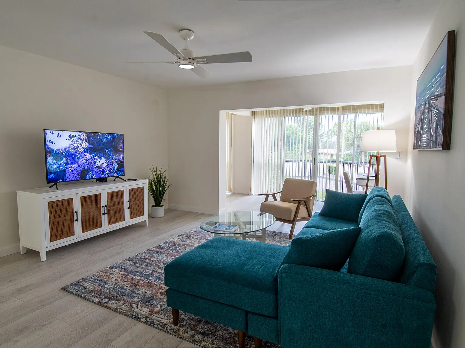 2 bed, 2.0 bath, 1327 sqft, $5,500 — Photo 3