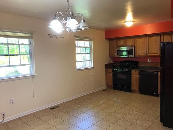 4th image of 15025 Catalpa Ct
