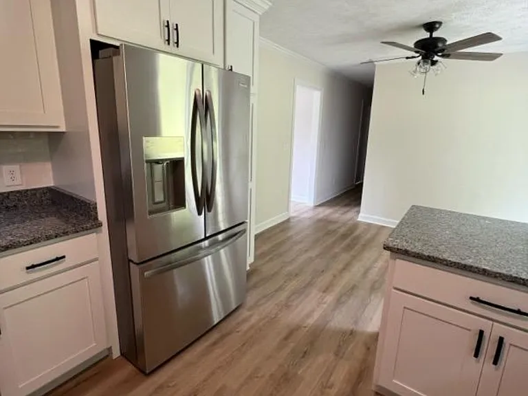 198 Milburn Dr — Photo 33