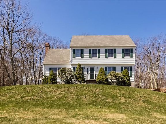 Wow... whether you're downsizing or first time home buyers, take a look at this lovingly maintained 