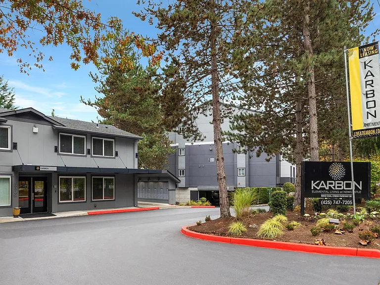 Karbon Apartments — Photo 15
