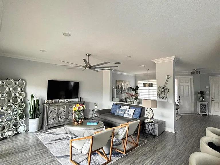 8219 Calabria Lakes Dr — Photo 23