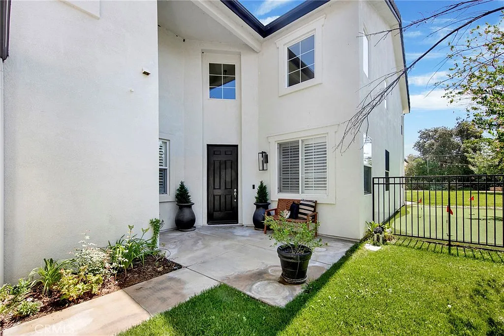 5 bed, 3472 sqft, $6,200 — Photo 4