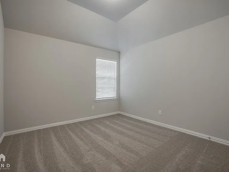 133 Knight Of Realm Blvd — Photo 23