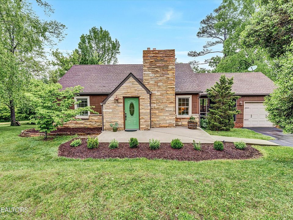 1st image of 1703 Maple Dr